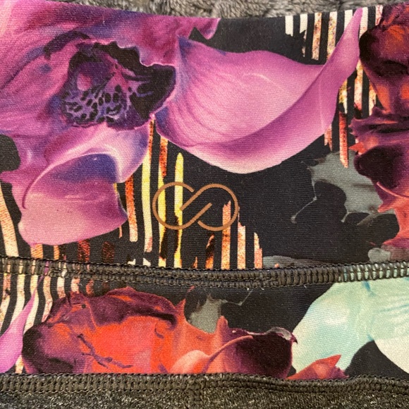 Like New adorable grey and floral Calia leggings szM - Picture 9 of 11
